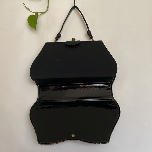 VNTG.  Tapestry Faux Patent Leather Handbag Excellent Preowned Condition - Picture 4 of 9